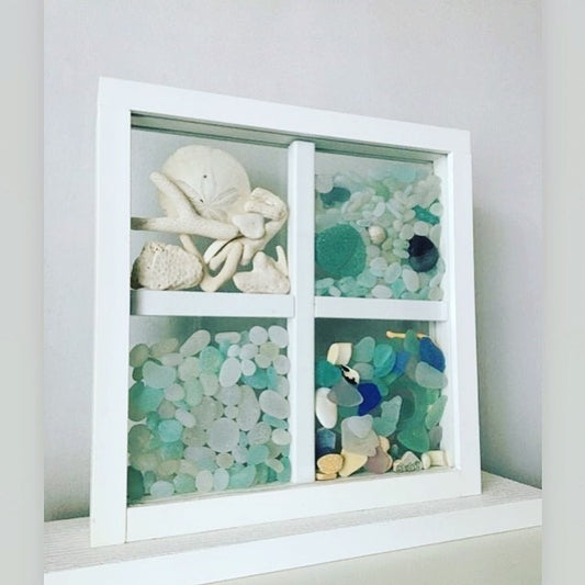 Wanderer Window with Stand and 4 Space Dividers