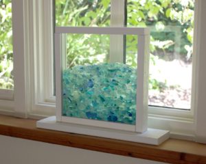 Wanderer Window with Stand